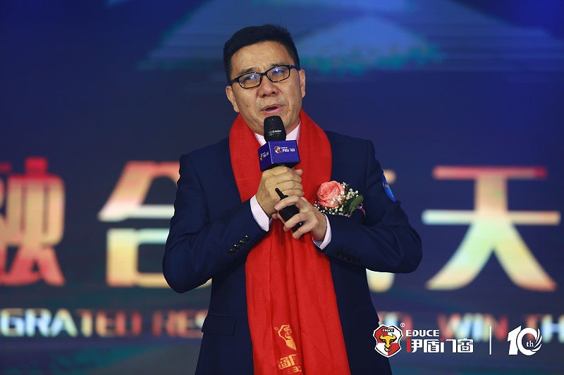 伊盾門窗十周年慶在佛山楓丹白鷺酒店隆重舉行，央視名嘴朱軼前來助陣！026