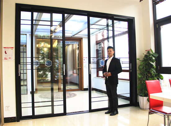 對(duì)于門窗人來(lái)說(shuō)，2018年是一個(gè)艱難的年份，這一年走過的路實(shí)在太艱難了！不過，沒經(jīng)歷過風(fēng)雨，又怎么能夠看見彩虹呢？我們有理由相信，熬過了堅(jiān)信的2018年后，2019年門窗市場(chǎng)一定會(huì)好起來(lái)的！